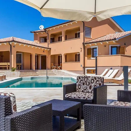 Vila Pool Terrace Relax & Fun Fuma